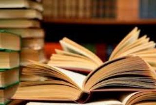شاب أردني يحول سيارته القديمة الى مكتبة متنقلة لبيع الكتب .. ومتخصصون يؤكدون أهمية القراءة في حل مشكلات الشباب العصرية