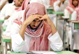 والدة طالب تضرب معلم في الرياض